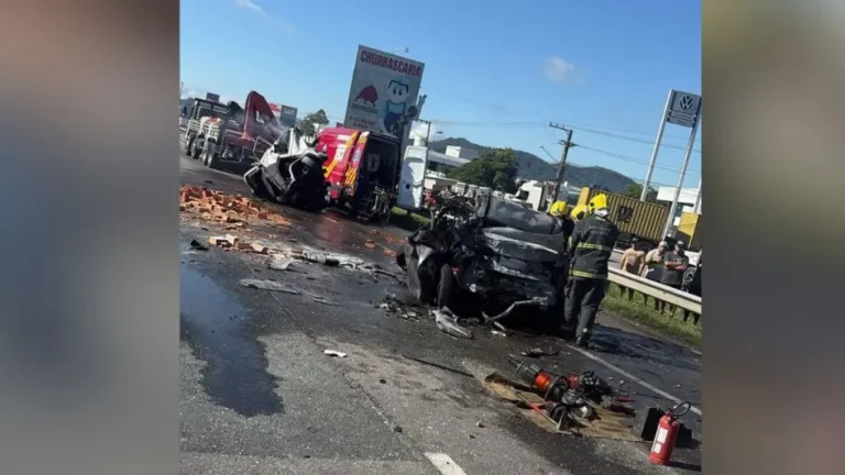 Tragédia na BR-101: Família de MG está entre as vítimas fatais do engavetamento em Itajaí; pista já foi liberada