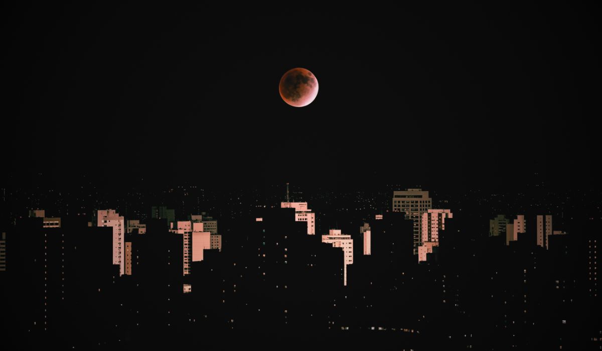 Eclipse lunar deve causar “apagão geral” no início de março; entenda