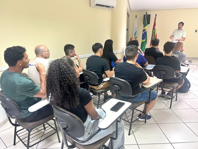 Técnico do Joaçaba relata experiências de intercâmbio esportivo em Portugal