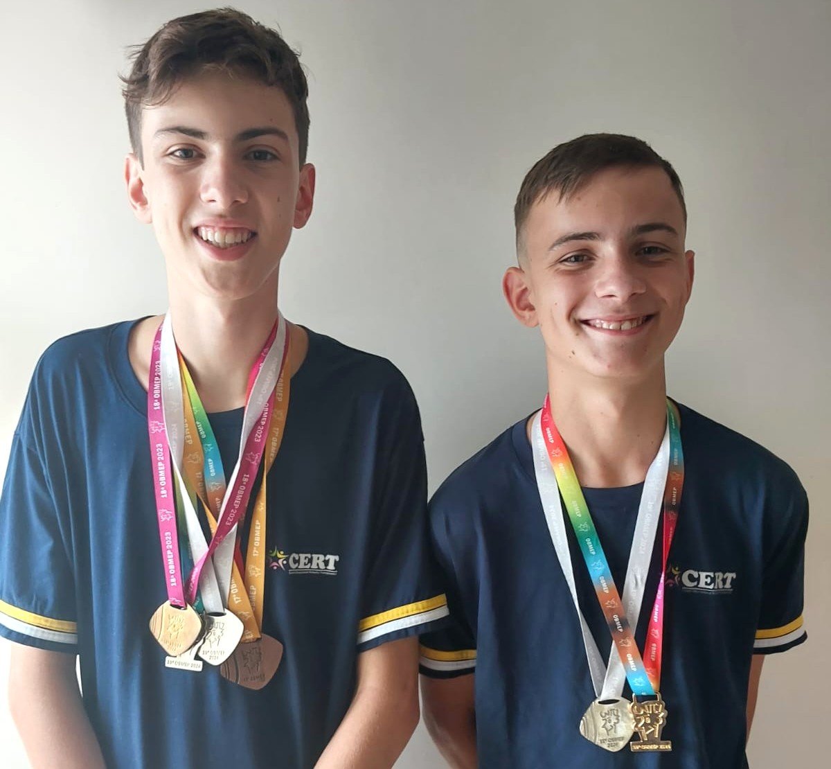 Irmãos de Ouro: Dupla de Joaçaba faz história na OBMEP e coloca a cidade na elite da matemática nacional