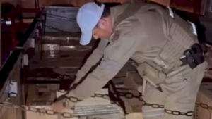 Fuga e prisão: PMRv apreende 60 mil maços de cigarros contrabandeados na SC-135