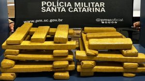 Perseguição policial termina com apreensão de cerca de 30 quilos de maconha em Caçador