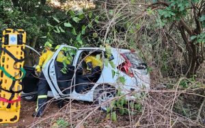 Idosa fica ferida após saída de pista e capotamento em Capinzal