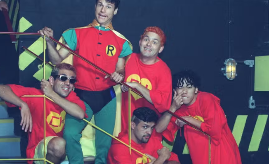 30 anos sem Mamonas Assassinas: O trágico acidente que silenciou a banda mais irreverente do Brasil