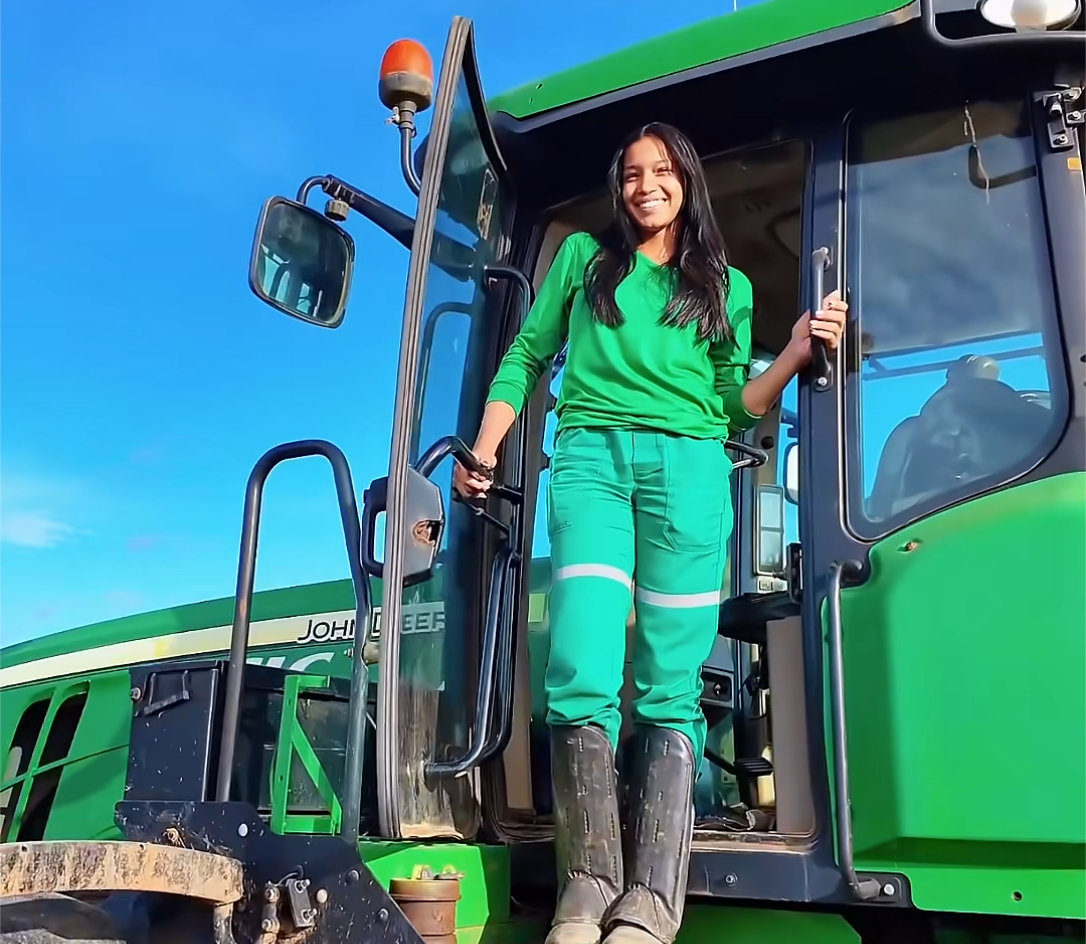 Jovem viraliza em trator e inspira mulheres no agronegócio