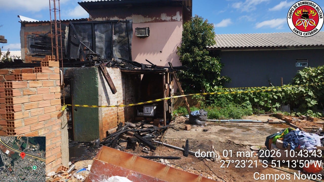 Incêndio destrói residência em Campos Novos neste domingo