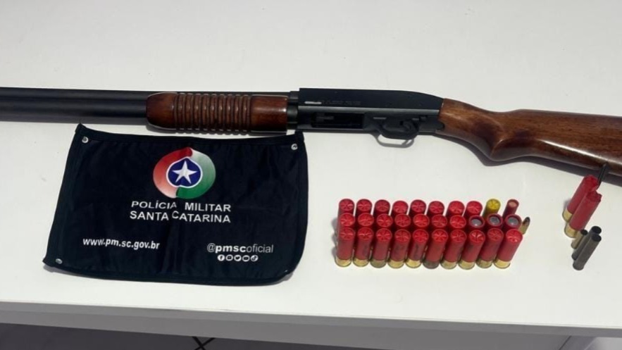 Polícia Militar apreende espingarda furtada e munições após disparos de arma de fogo em Fraiburgo
