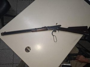 Jovem agride mãe e é baleado pelo próprio irmão em Água Doce