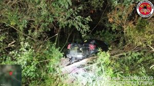 Colisão entre caminhão e caminhonete deixa motorista ferido na BR-282