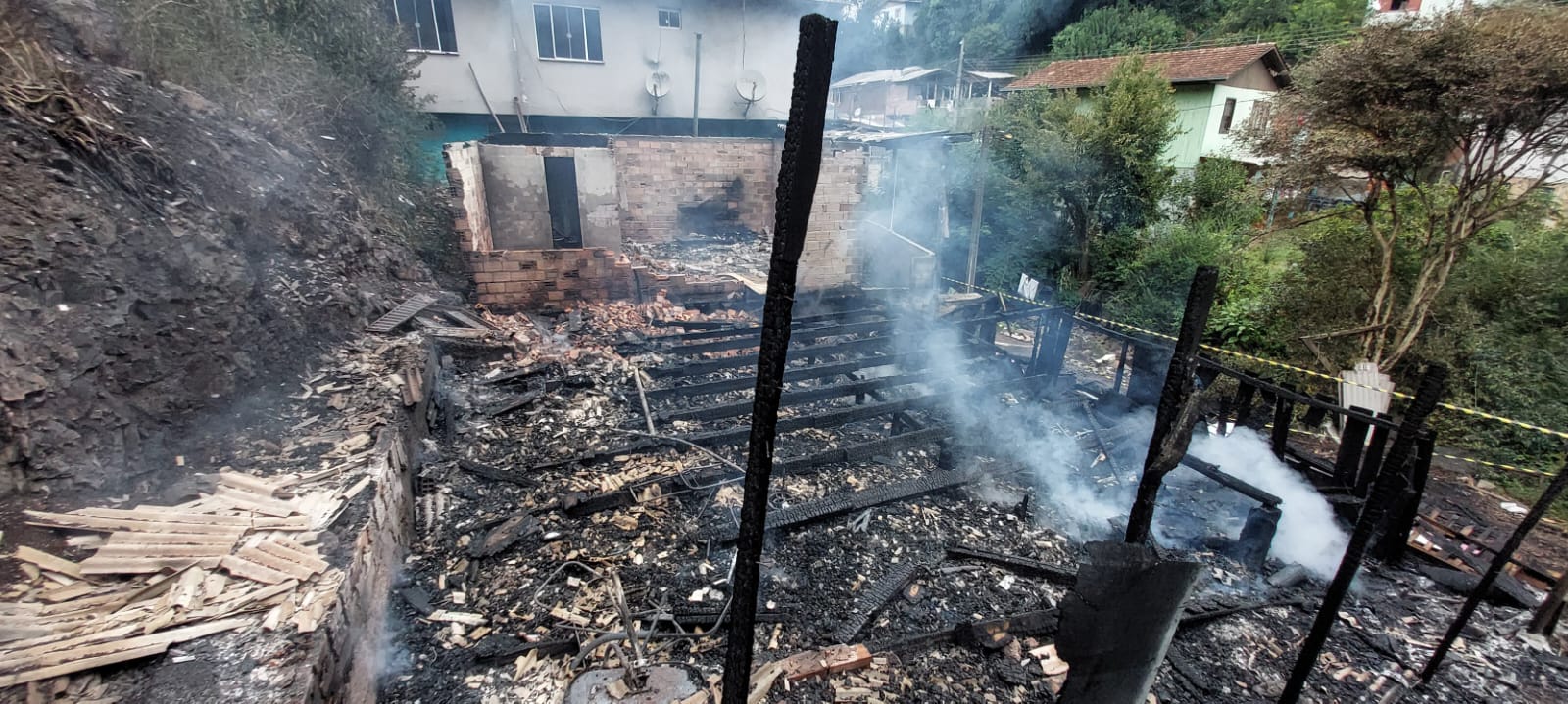 Incêndio destrói residência em Videira