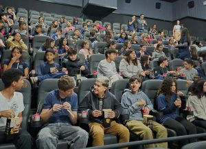 Projeto do Rotary leva mais de 100 alunos ao cinema em Joaçaba