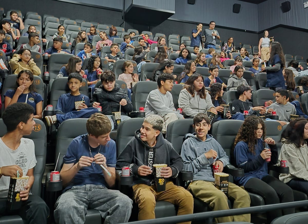 Projeto do Rotary leva mais de 100 alunos ao cinema em Joaçaba