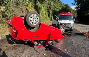 Susto na BR-282: Capotamento é registrado no começo da manhã