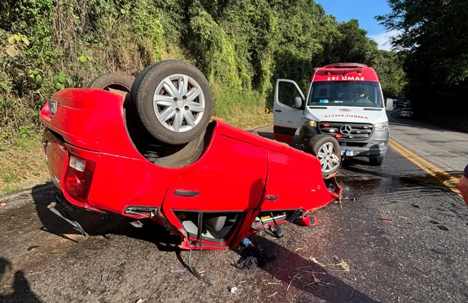 Susto na BR-282: Capotamento é registrado no começo da manhã