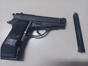 Casal é detido após ameaçar motoboys com simulacro e facão em Joaçaba