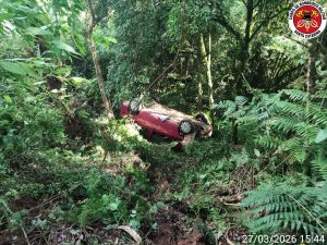 Motorista fica ferido após saída de pista e capotamento na SC-335, em Fraiburgo