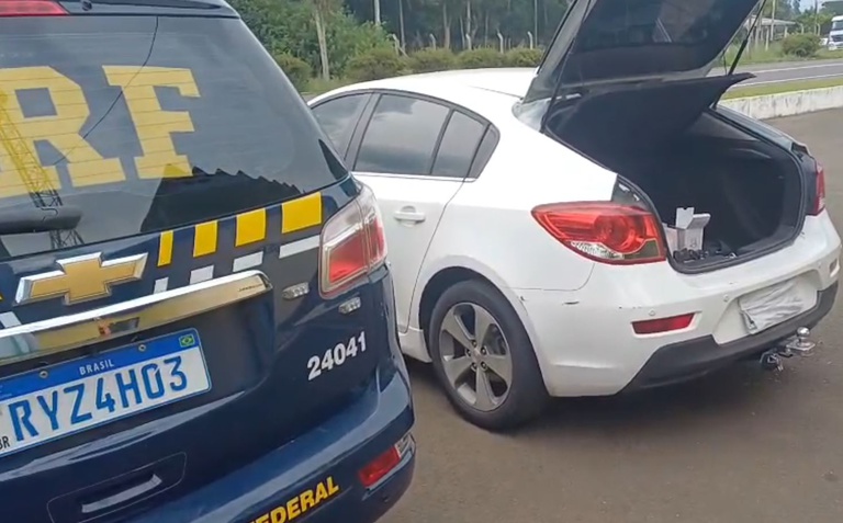 PRF flagra emagrecedor ilegal escondido em perfume em SC