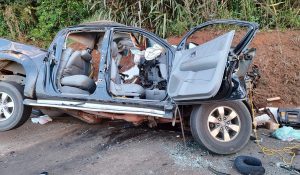 Tragédia na BR-282: Colisão frontal em Chapecó deixa três mortos e quatro feridos