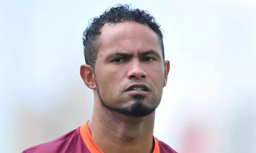 Goleiro Bruno vira foragido após viagem sem autorização