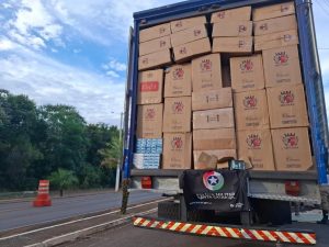 Carga de cigarros contrabandeados avaliada em R$ 1,2 milhão é apreendida em abordagem no Oeste