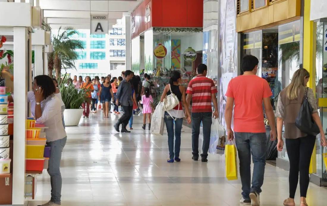 Comércio de Santa Catarina cresce acima da média nacional no início de 2026