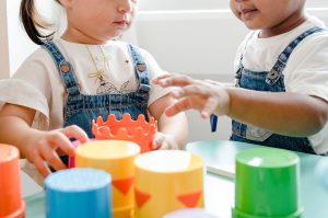 Pai busca filha em creche e acaba levando criança errada para casa em SC