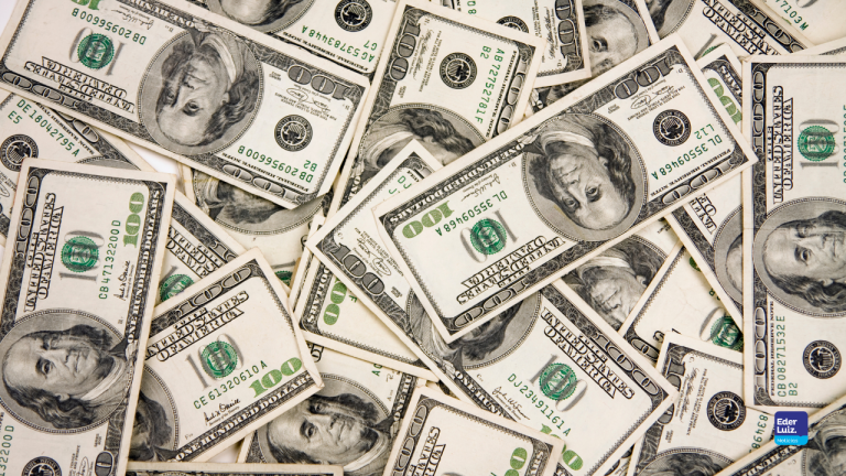Dólar recua a R$ 5,21 e bolsa sobe com alívio externo