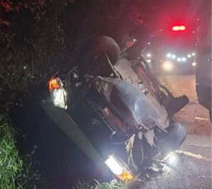 Saída de pista deixa feridos em Vargem Bonita
