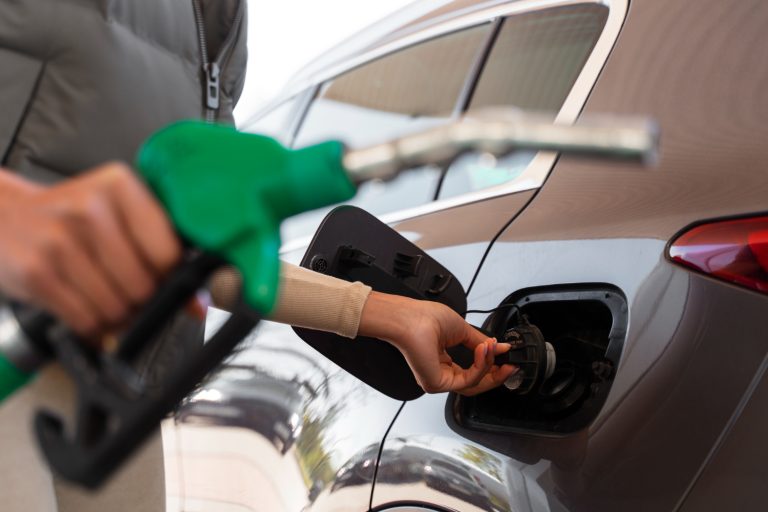 Procon de SC apura se redução da gasolina anunciada pela Petrobras chegou às bombas