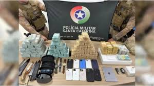 STJ solta PMs de SC suspeitos de extorquir foragido