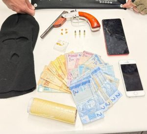 PM prende homem por tráfico e porte ilegal de arma em Herval d’Oeste
