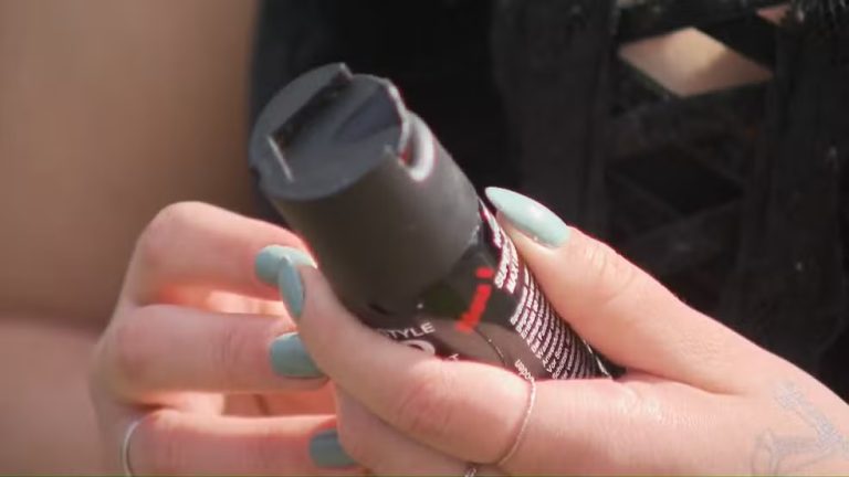 Está valendo lei que autoriza venda de spray de pimenta para mulheres