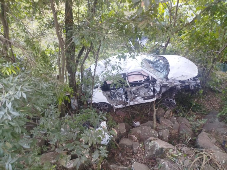 Colisão na BR-282:  Vítima é resgatada por helicóptero após carro cair em ribanceira
