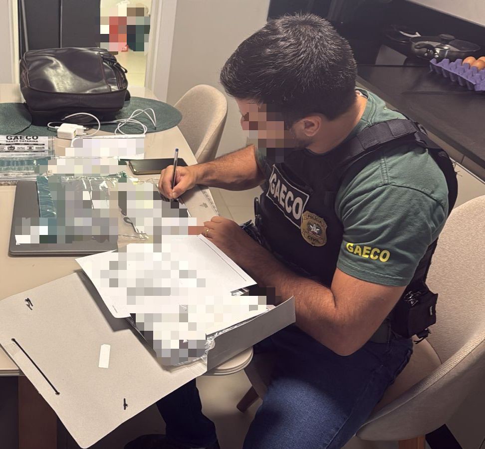 Operação “Cavalo de Tróia” investiga entrada de smartwatches em presídio em SC