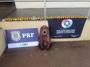 Polícia apreende 5 kg de cocaína em tanque de moto em Chapecó