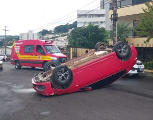 Dois acidentes com capotamento são registrados em Videira