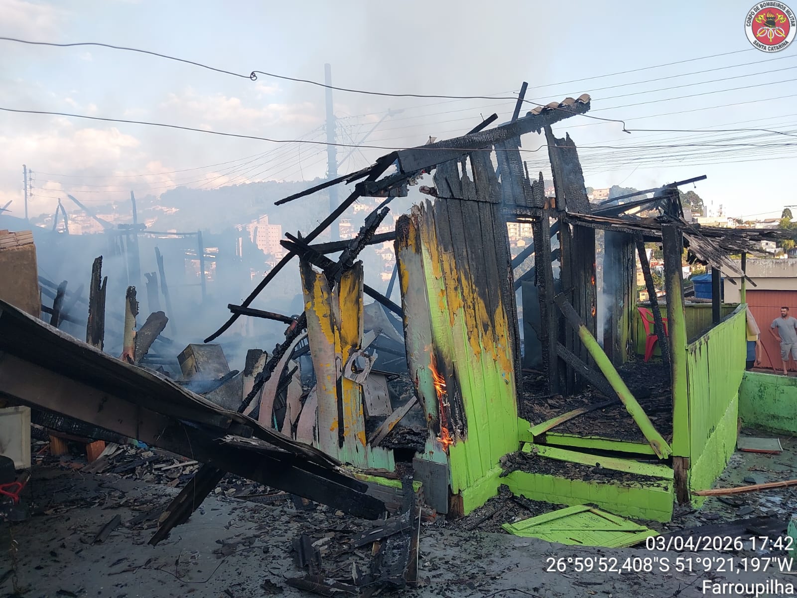 Incêndio em Videira destrói três casas