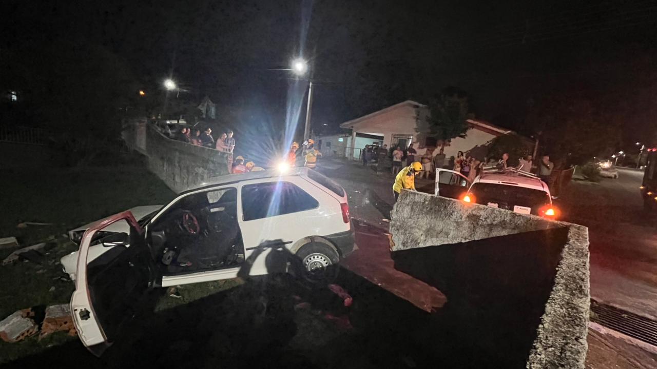 Colisão frontal entre carros deixa um ferido em Campos Novos