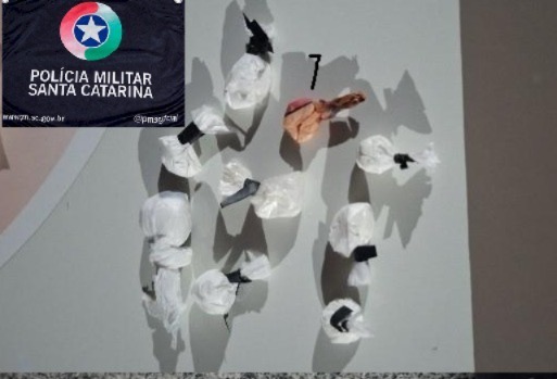 Jovem é preso por tráfico de drogas durante abordagem em Campos Novos