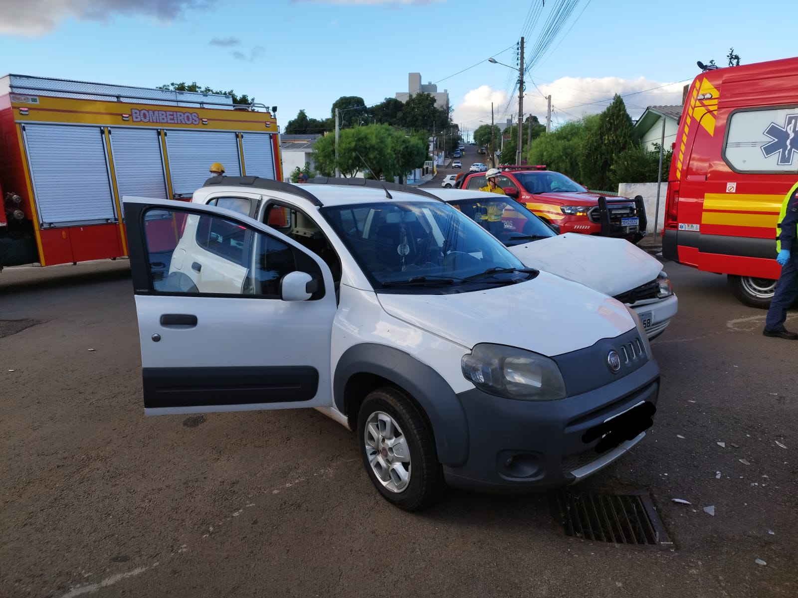 Colisão entre dois carros deixa motorista ferido em Campos Novos