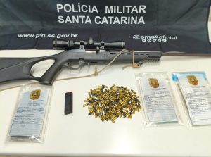 Homem com mandado por estupro é preso e tem arma apreendida em Erval Velho