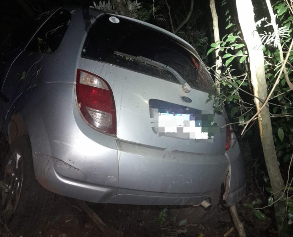 Motorista fica ferido após saída de pista na SC-464, em Arroio Trinta