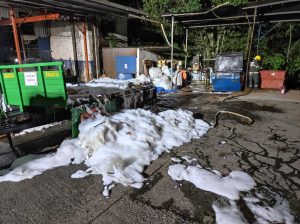 Bombeiros são mobilizados para incêndio em depósito de resíduos industriais em Joaçaba