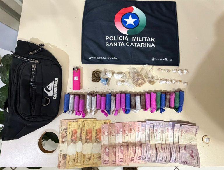 PM flagra tráfico de drogas durante patrulhamento e detém dois homens em Videira