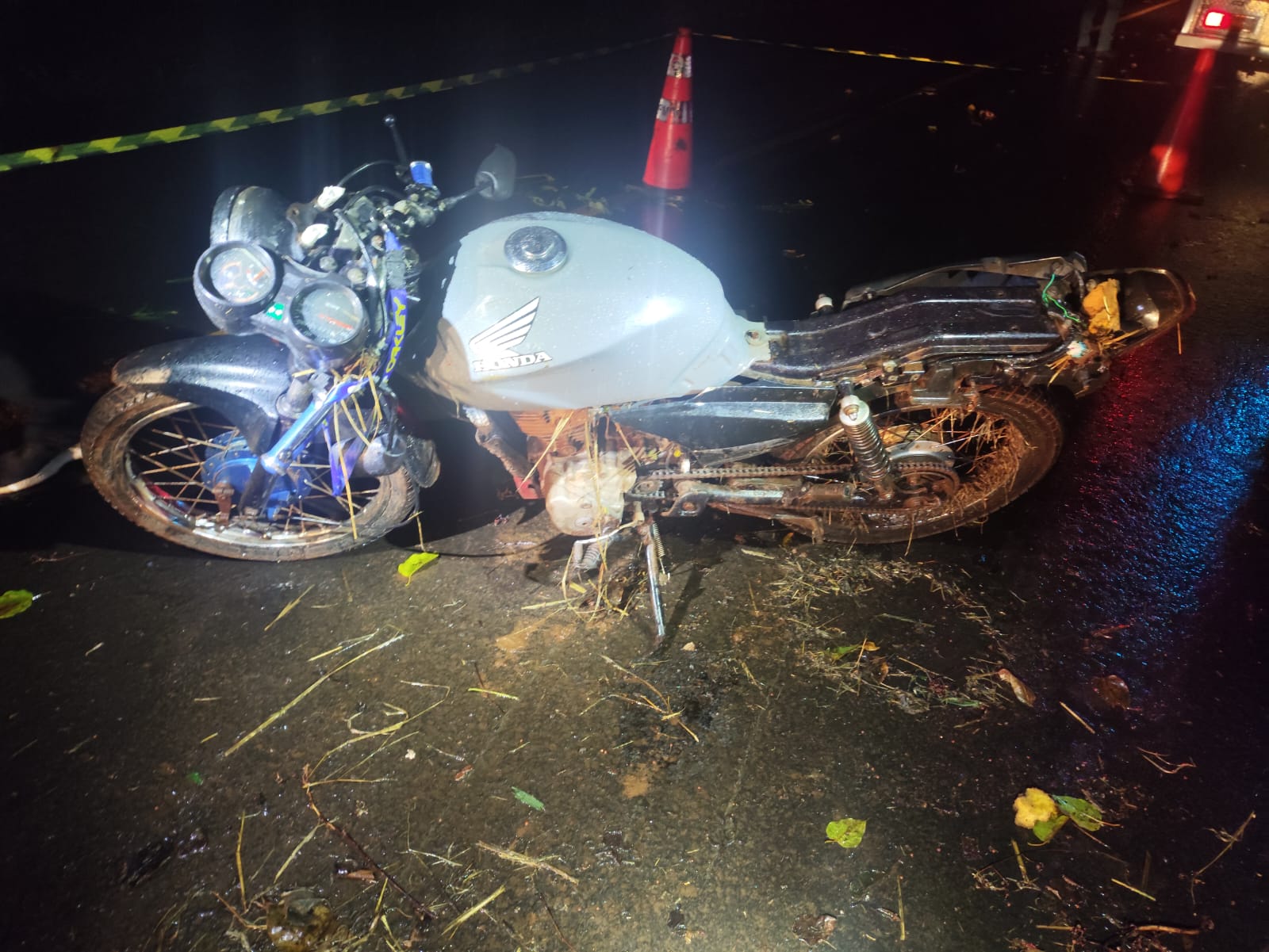 Acidente com motocicleta deixa um morto e outro gravemente no Oeste
