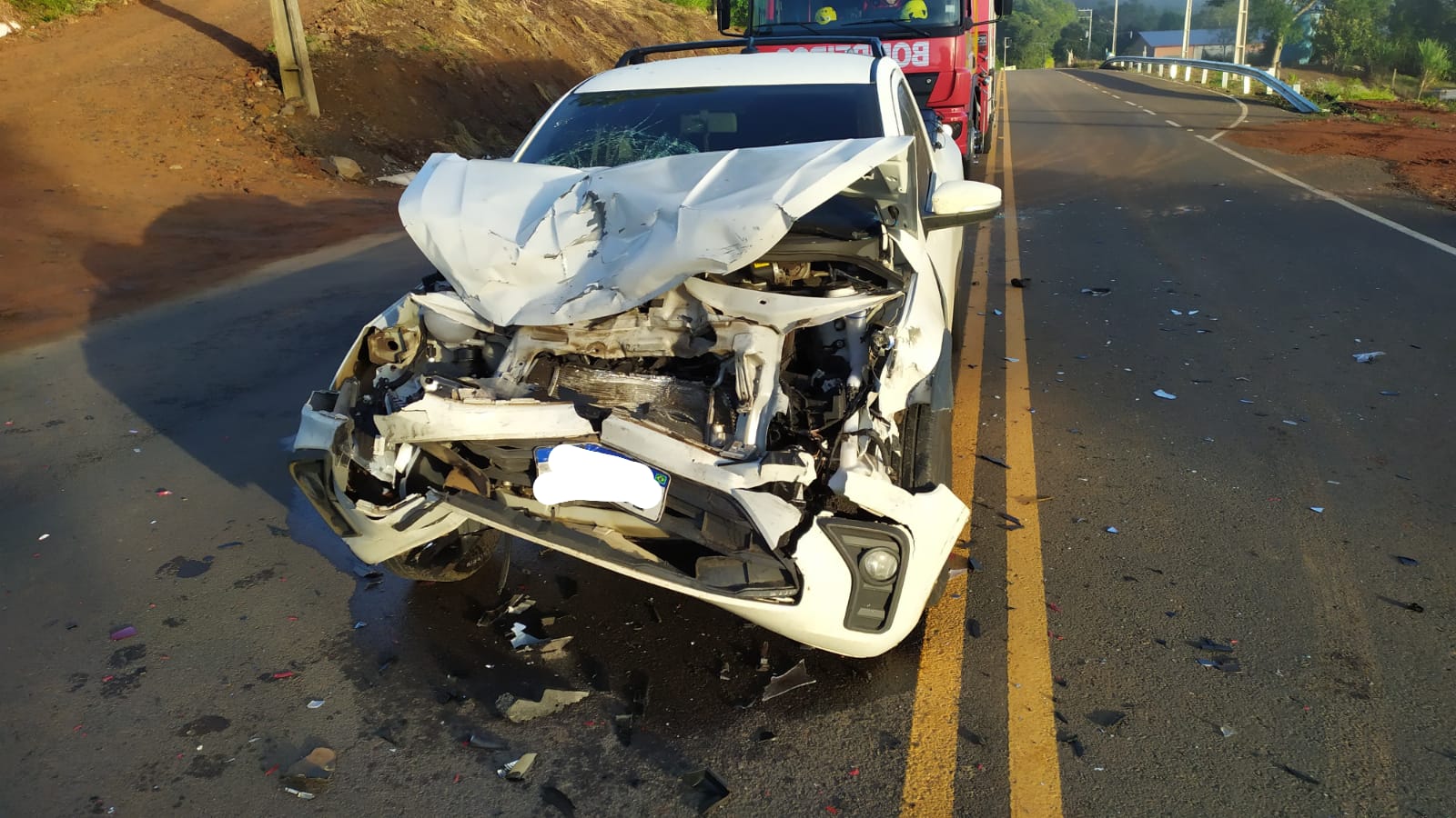 Mulher fica ferida em violenta colisão em Piratuba