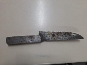 Homem é contido com uso de taser após ameaçar esposa e filha em Joaçaba