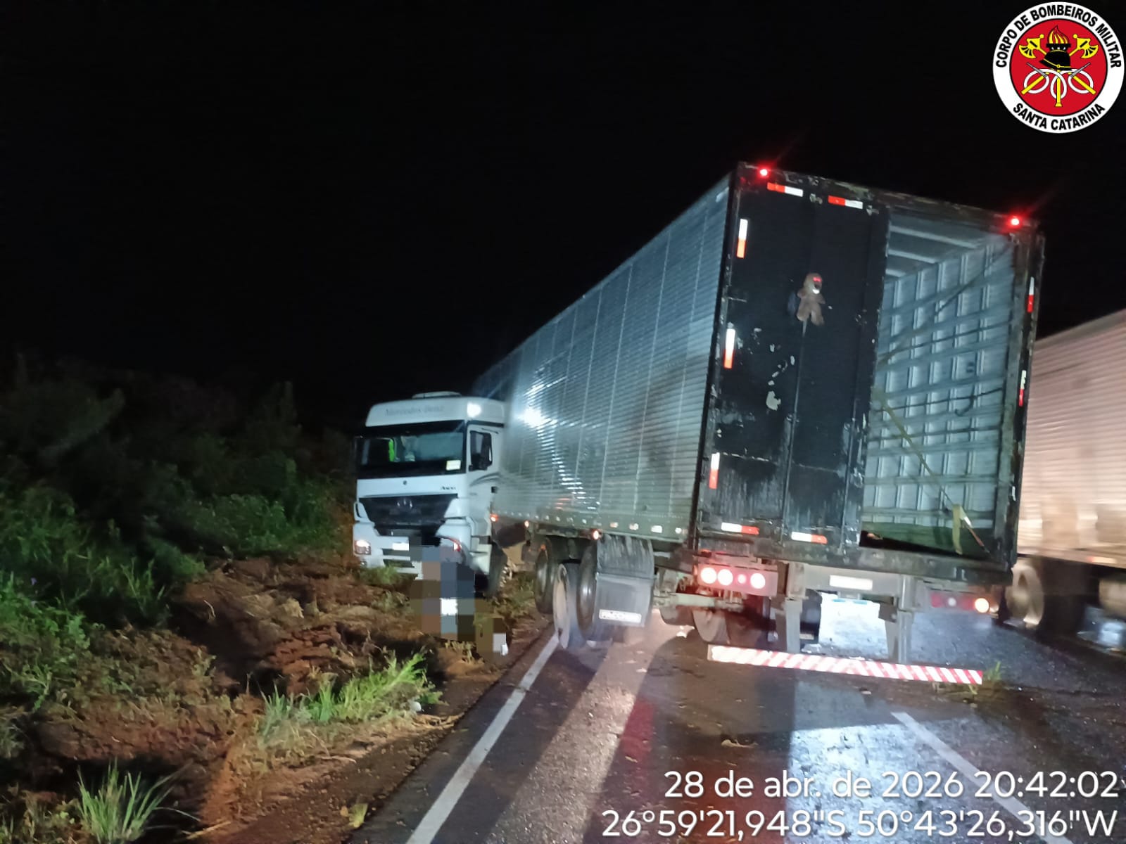 Saída de pista com caminhão é registrada em Lebon Régis