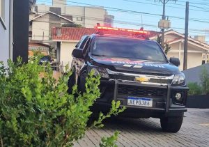 DIC de Xanxerê cumpre 04 mandados de busca e prende homem em flagrante por tráfico de drogas