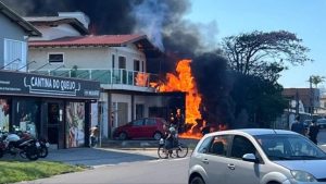 Avião que saiu de SC cai no RS e deixa mortos
